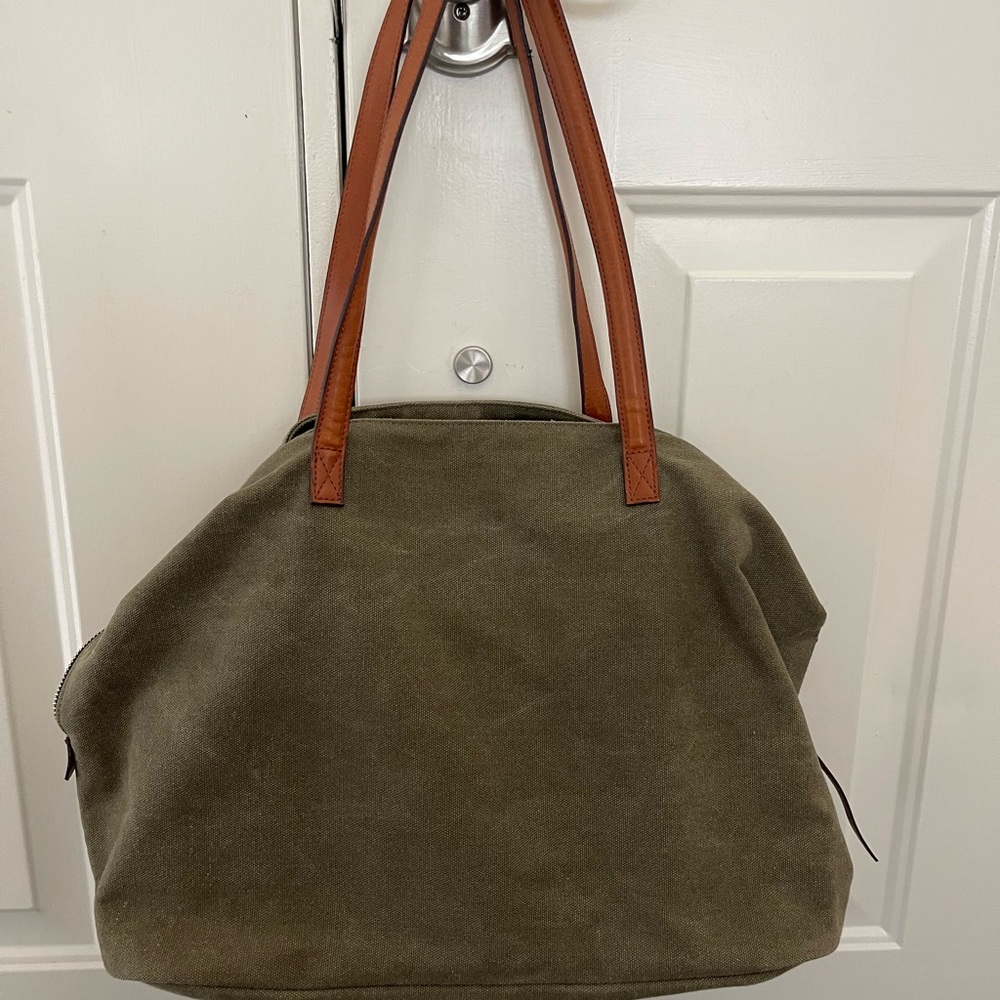 Street Level Tote Bag in Khaki Green